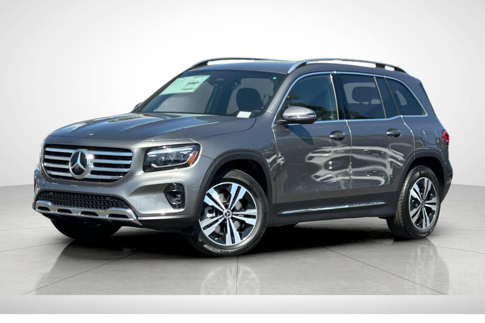 2026 Mercedes Benz GLB 250 photo 2