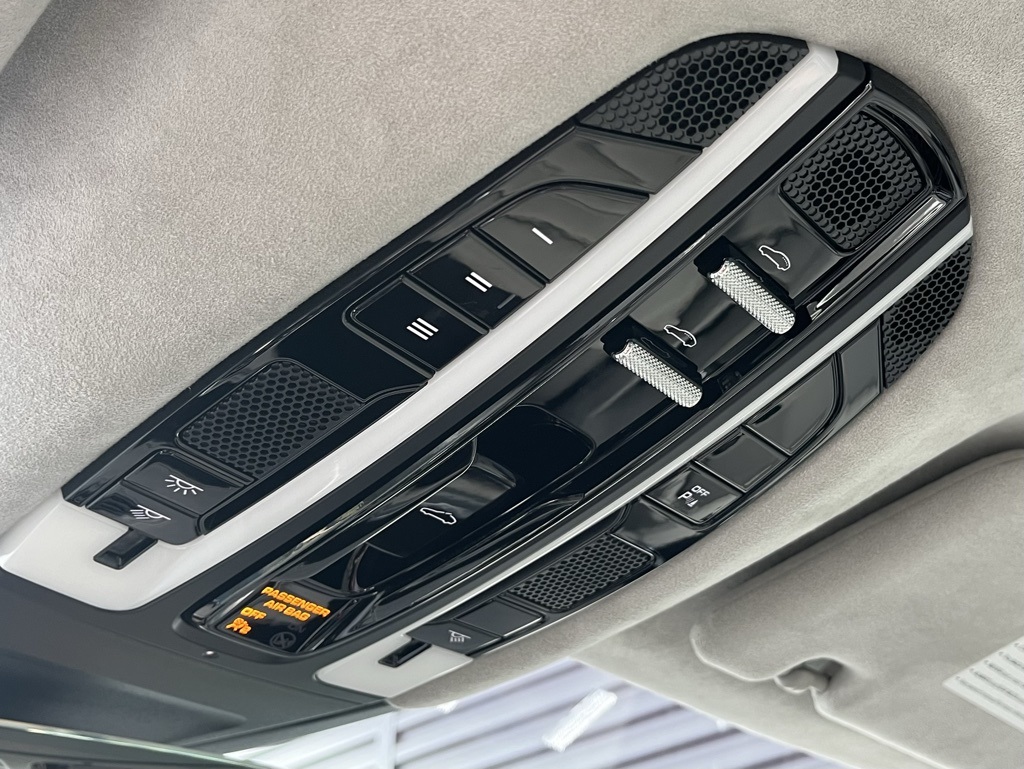 2020 Porsche Panamera Sport Turismo GTS photo 24