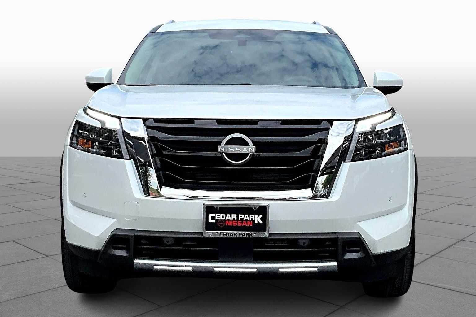 2025 Nissan Pathfinder SL photo 3