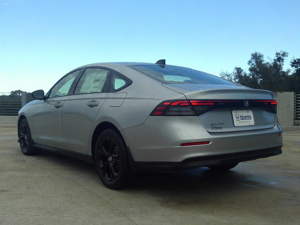 2025 Honda Accord SE photo 5