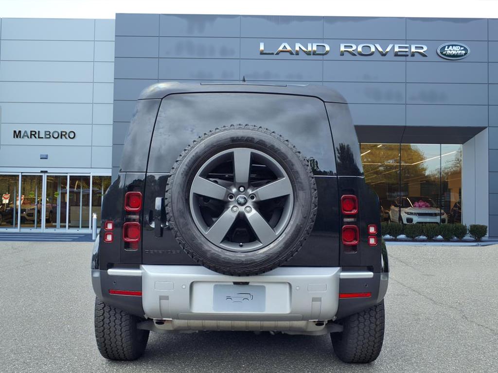 2025 Land Rover Defender 110 S photo 7
