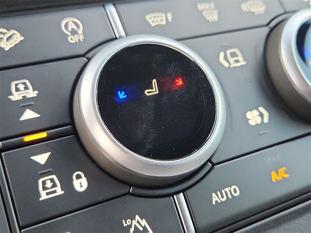2025 Land Rover Defender 110 S photo 31