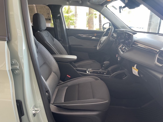 2025 Chevrolet Trailblazer LT photo 16