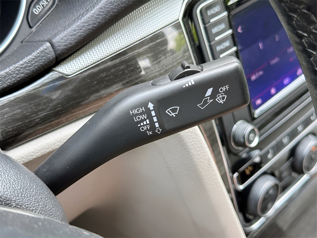 2018 Volkswagen Passat SE photo 13