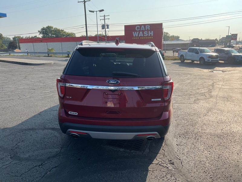 2017 Ford Explorer XLT photo 4