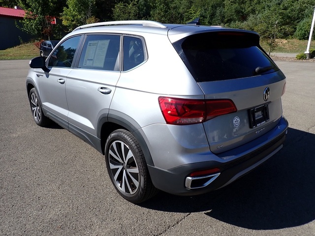 2022 Volkswagen Taos SE photo 2