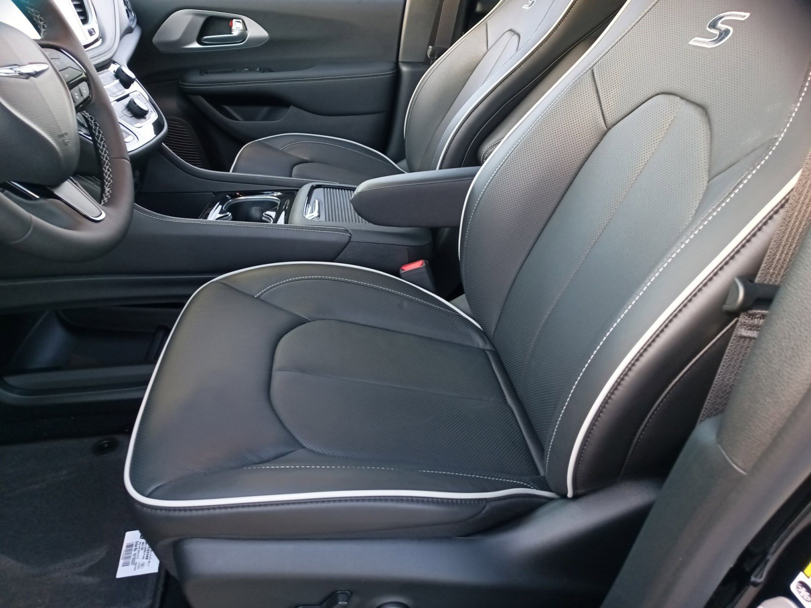 2025 Chrysler Pacifica Limited photo 20