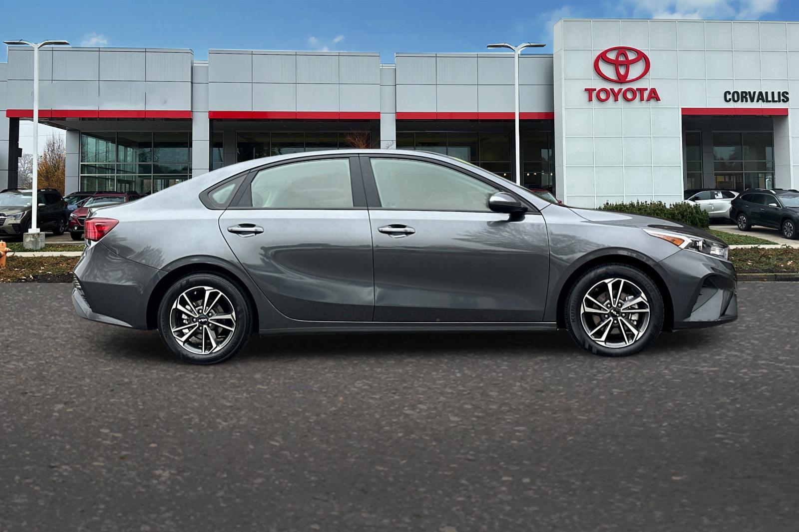 2024 Kia Forte LXS photo 2