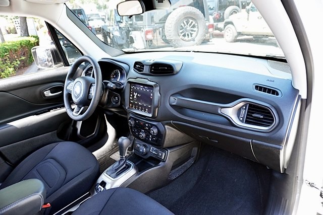 2022 Jeep Renegade Latitude photo 9