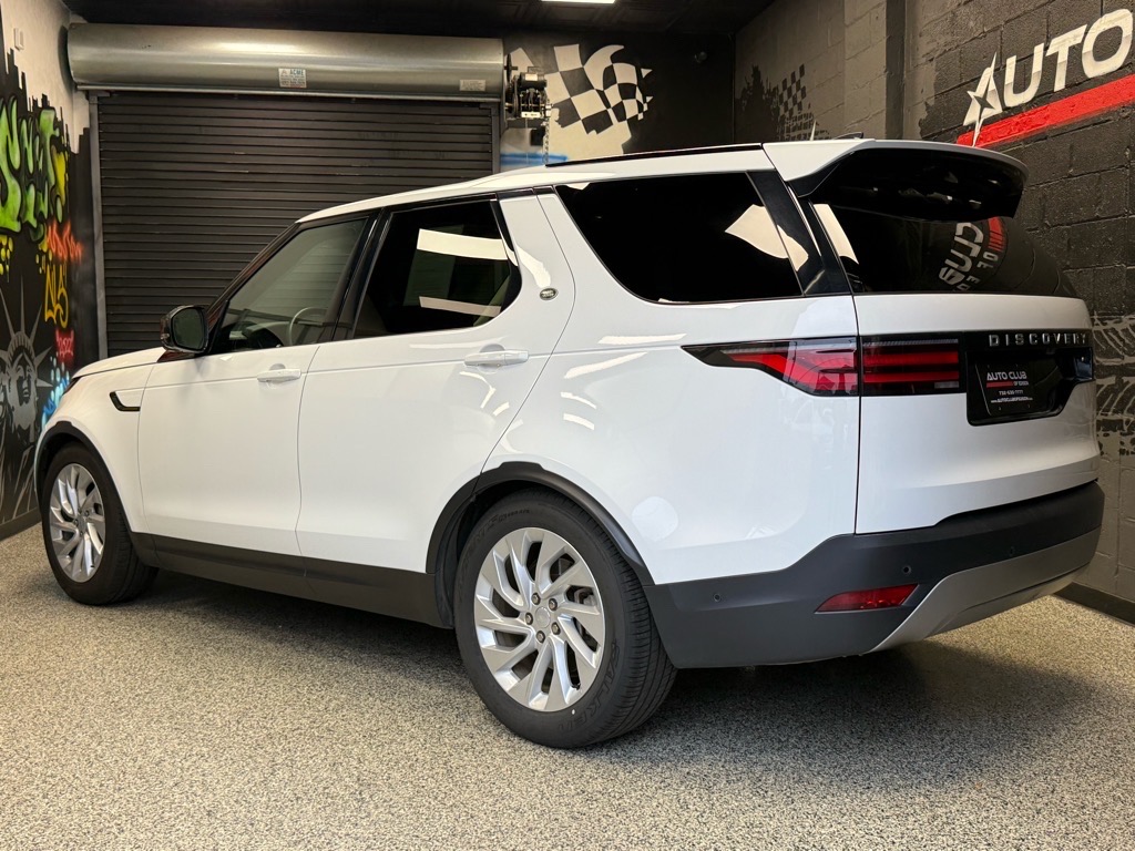 2024 Land Rover Discovery P300 S photo 3