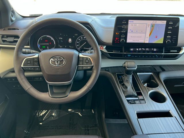 2024 Toyota Sienna Platinum photo 18
