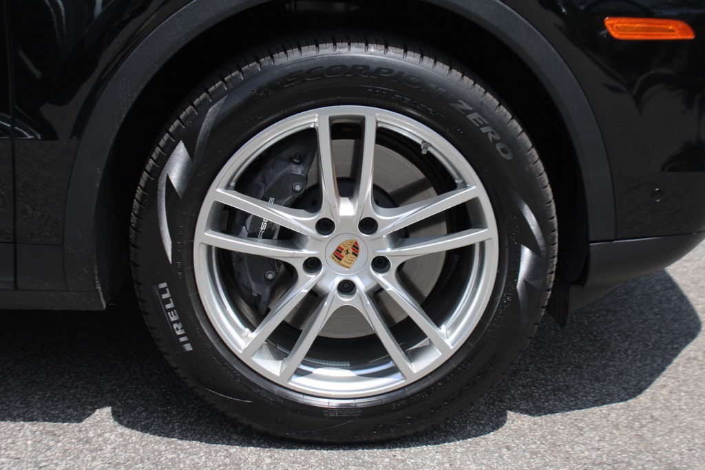 2025 Porsche Cayenne Base photo 13