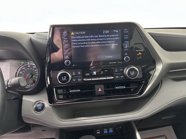 2022 Toyota Highlander LE photo 20