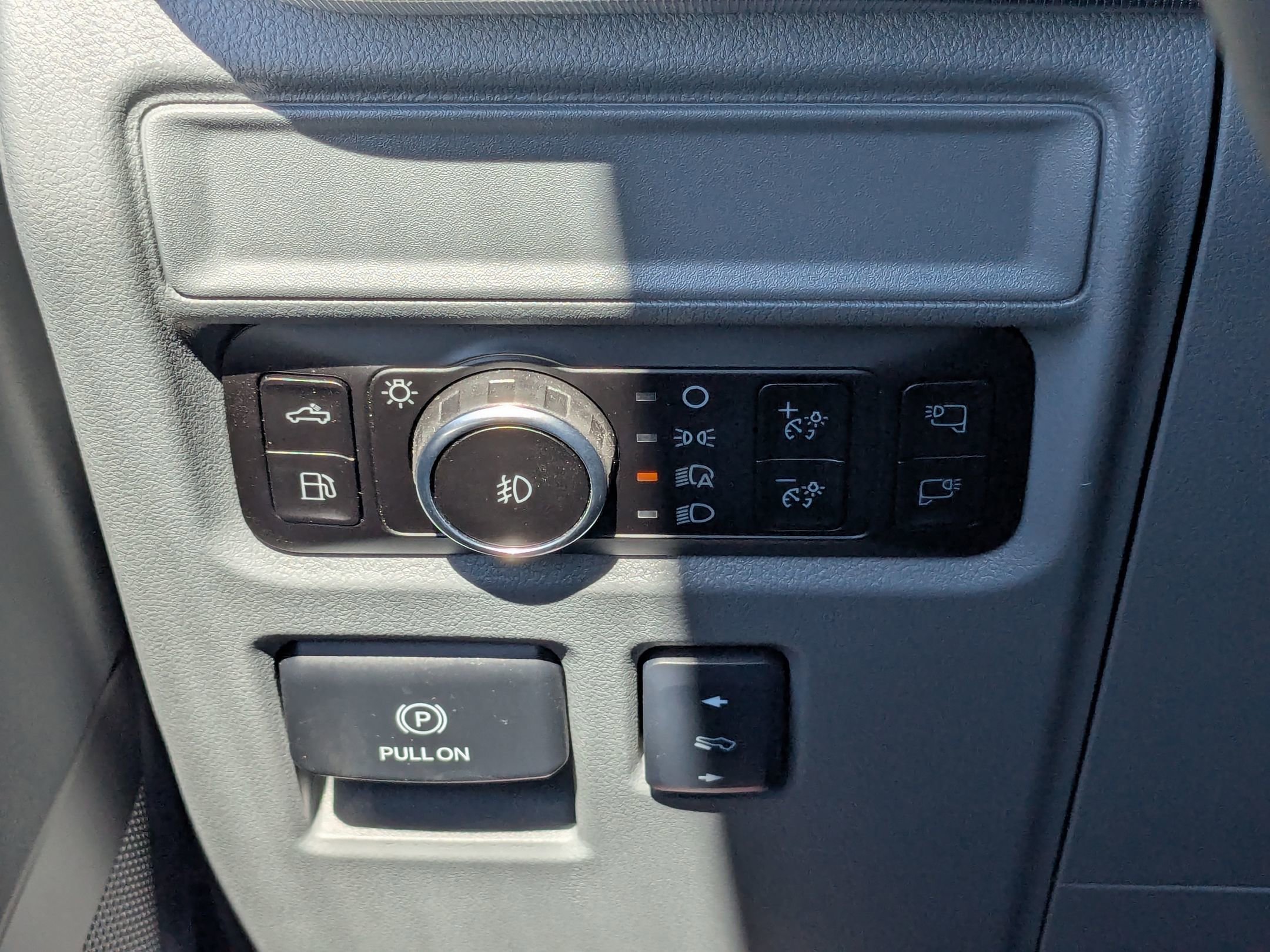 2025 Ford F-150 Lariat photo 17