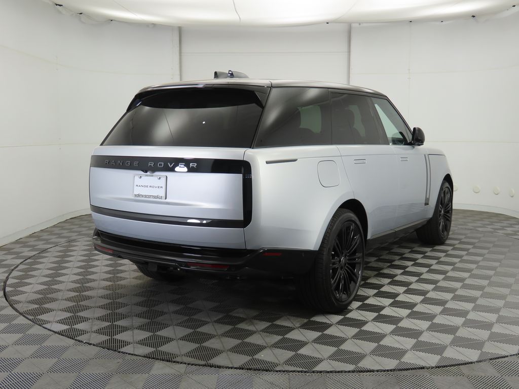 2025 Land Rover Range Rover SE photo 3
