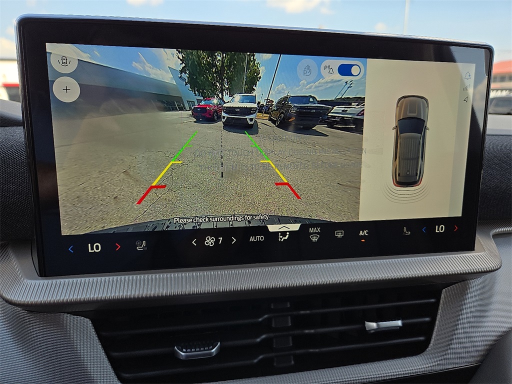 2025 Ford Explorer photo 12