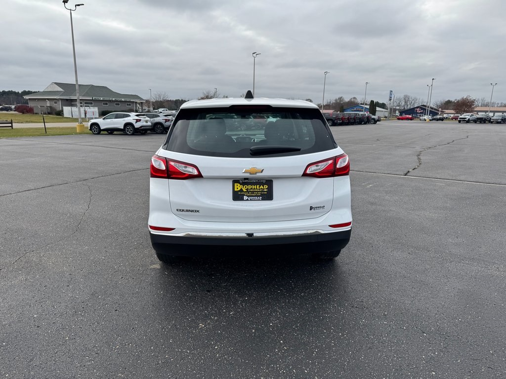 2018 Chevrolet Equinox LS photo 3