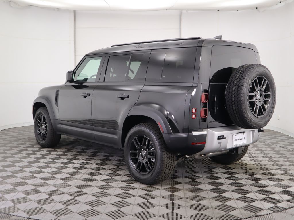 2025 Land Rover Defender 110 S photo 7