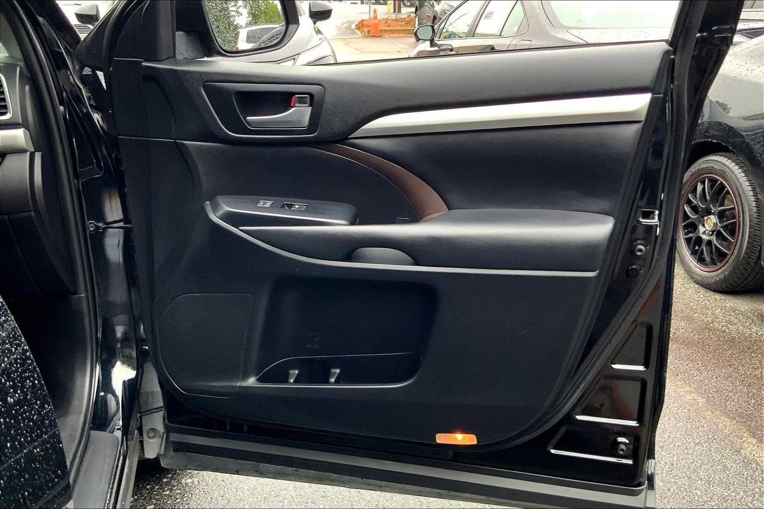 2019 Toyota Highlander XLE photo 21