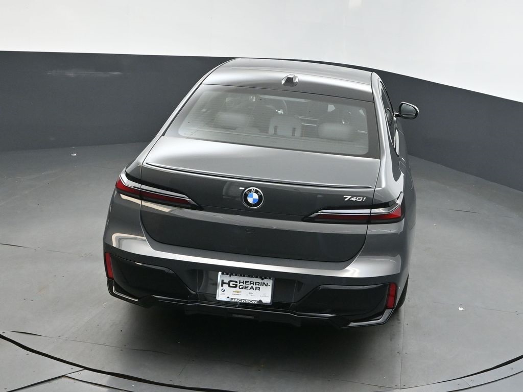2026 Bmw 740i photo 33
