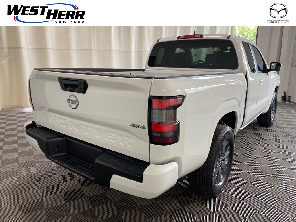 2025 Nissan Frontier SV photo 11