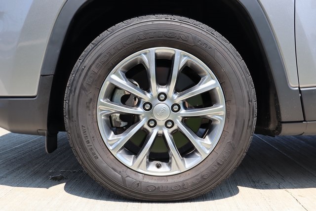 2021 Jeep Cherokee Latitude Lux photo 21
