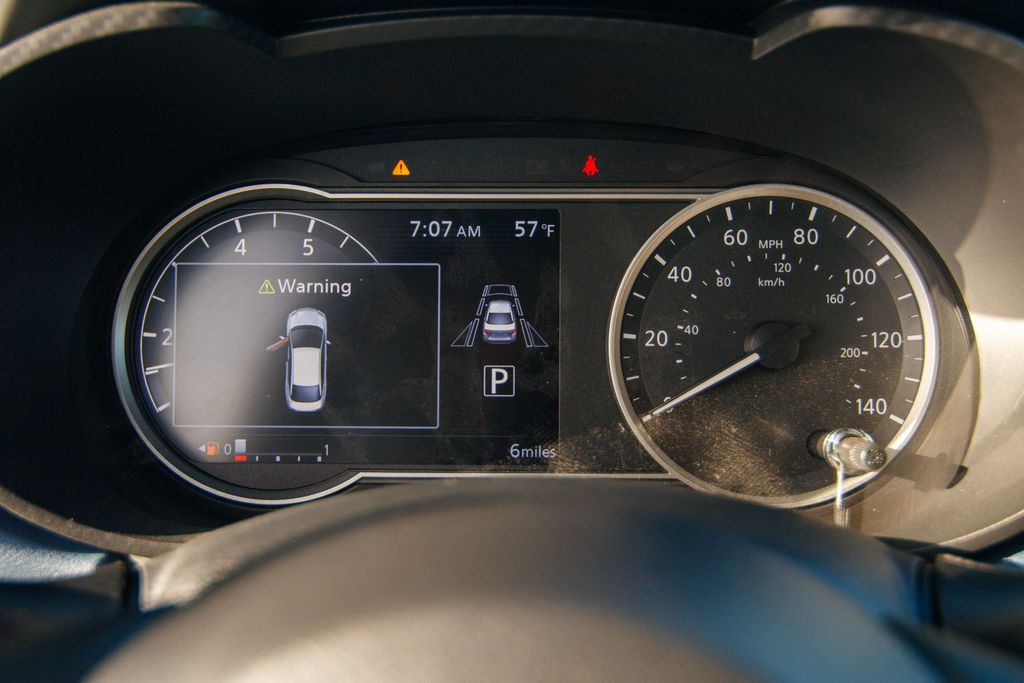 2025 Nissan Versa SV photo 11