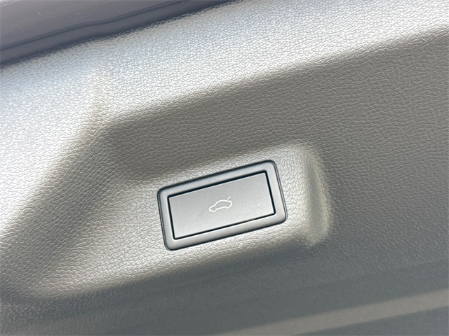 2025 Volkswagen ID. Buzz Pro S photo 14