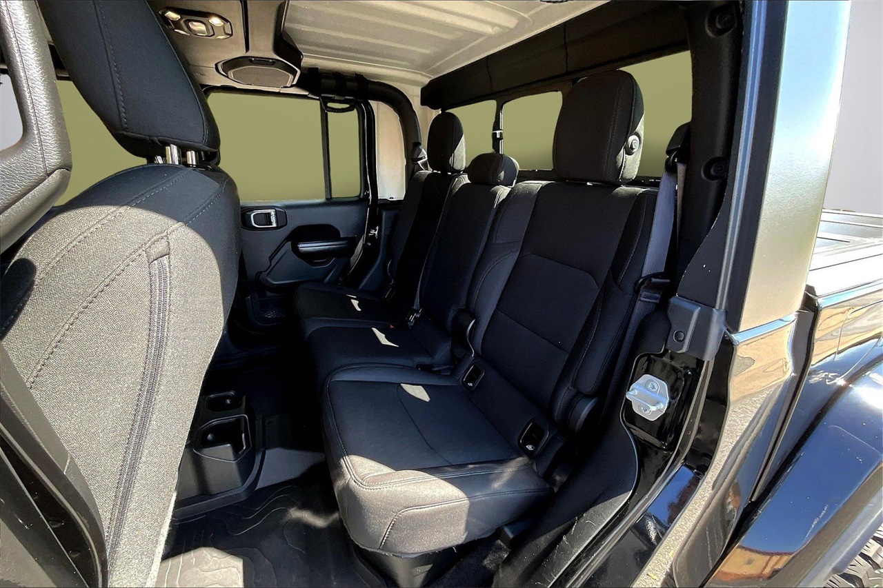 2021 Jeep Gladiator Sport photo 20