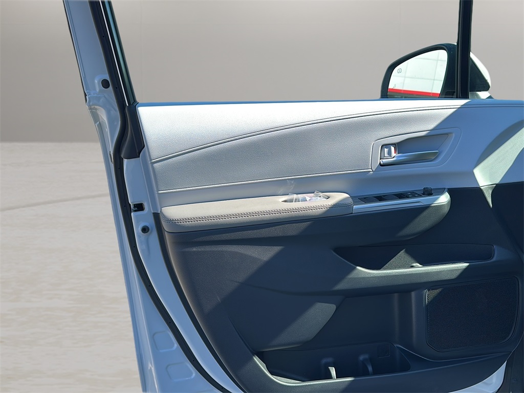 2025 Toyota Sienna XLE photo 27