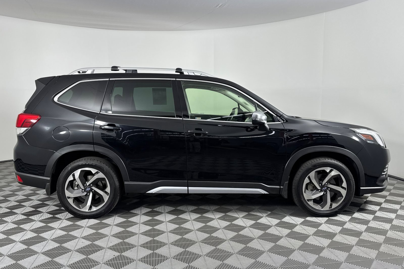 2022 Subaru Forester Touring photo 3