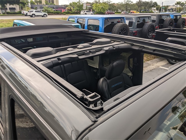 2022 Jeep Wrangler Unlimited Rubicon 4xe photo 4