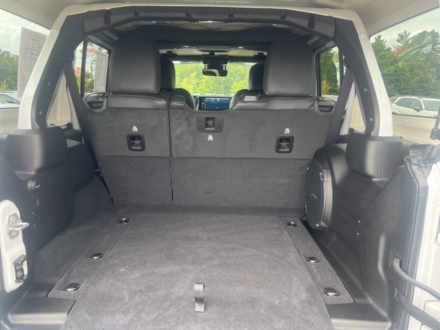 2025 Jeep Wrangler Sahara photo 4