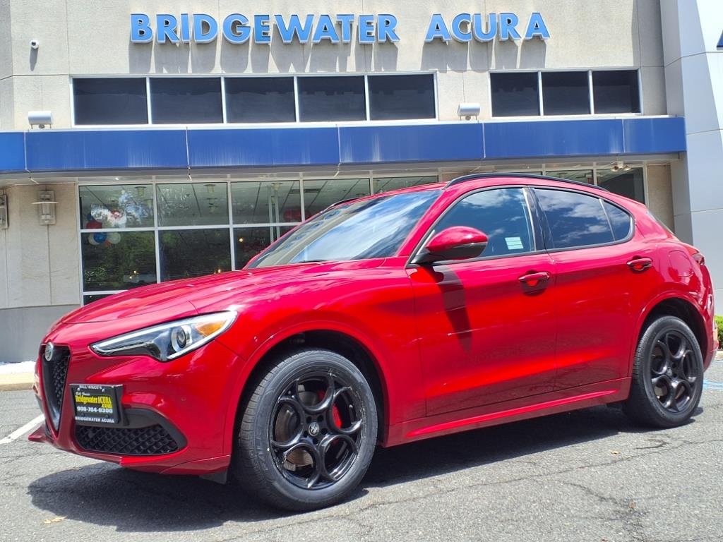 2022 Alfa Romeo Stelvio Base's photo