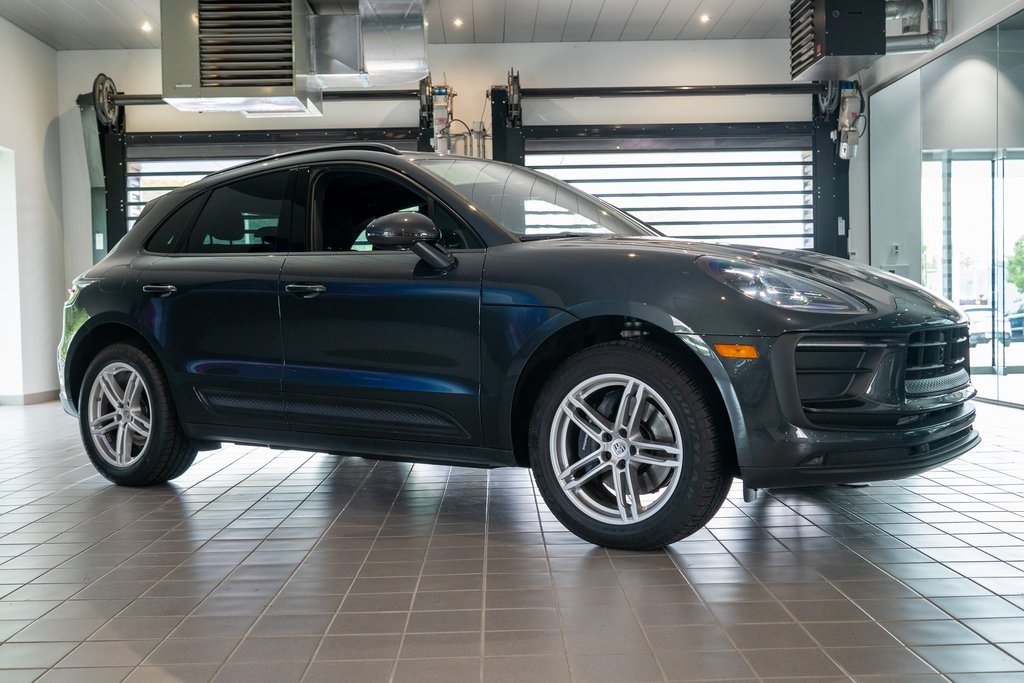 2025 Porsche Macan Base photo 8
