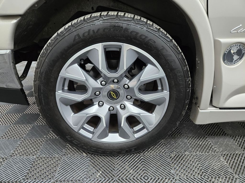 2023 Chevrolet Express photo 13