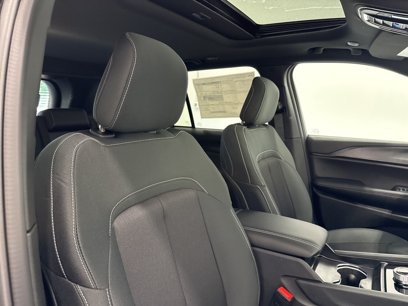 2025 Jeep Grand Cherokee Laredo X photo 14