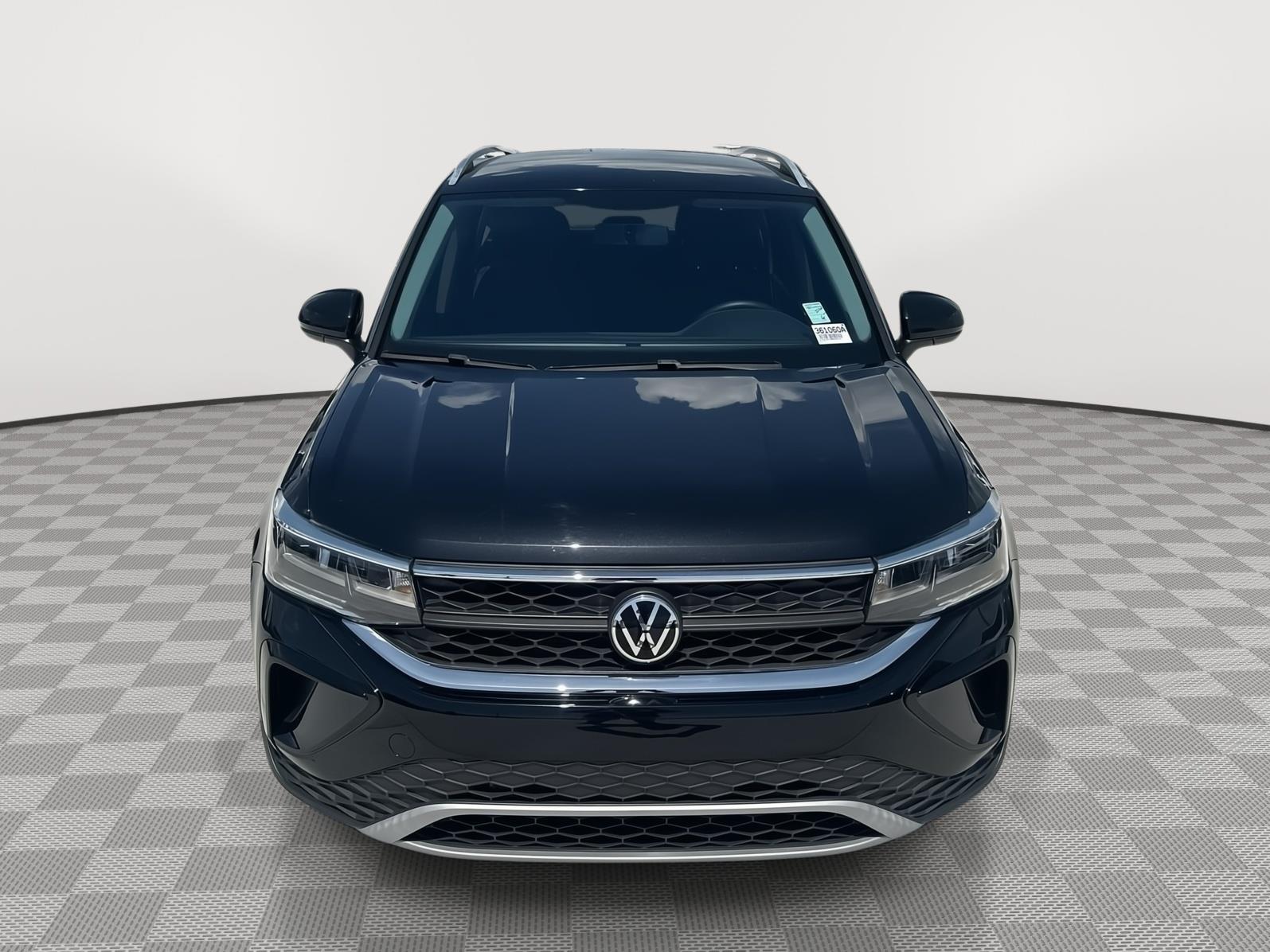 2022 Volkswagen Taos SE photo 2