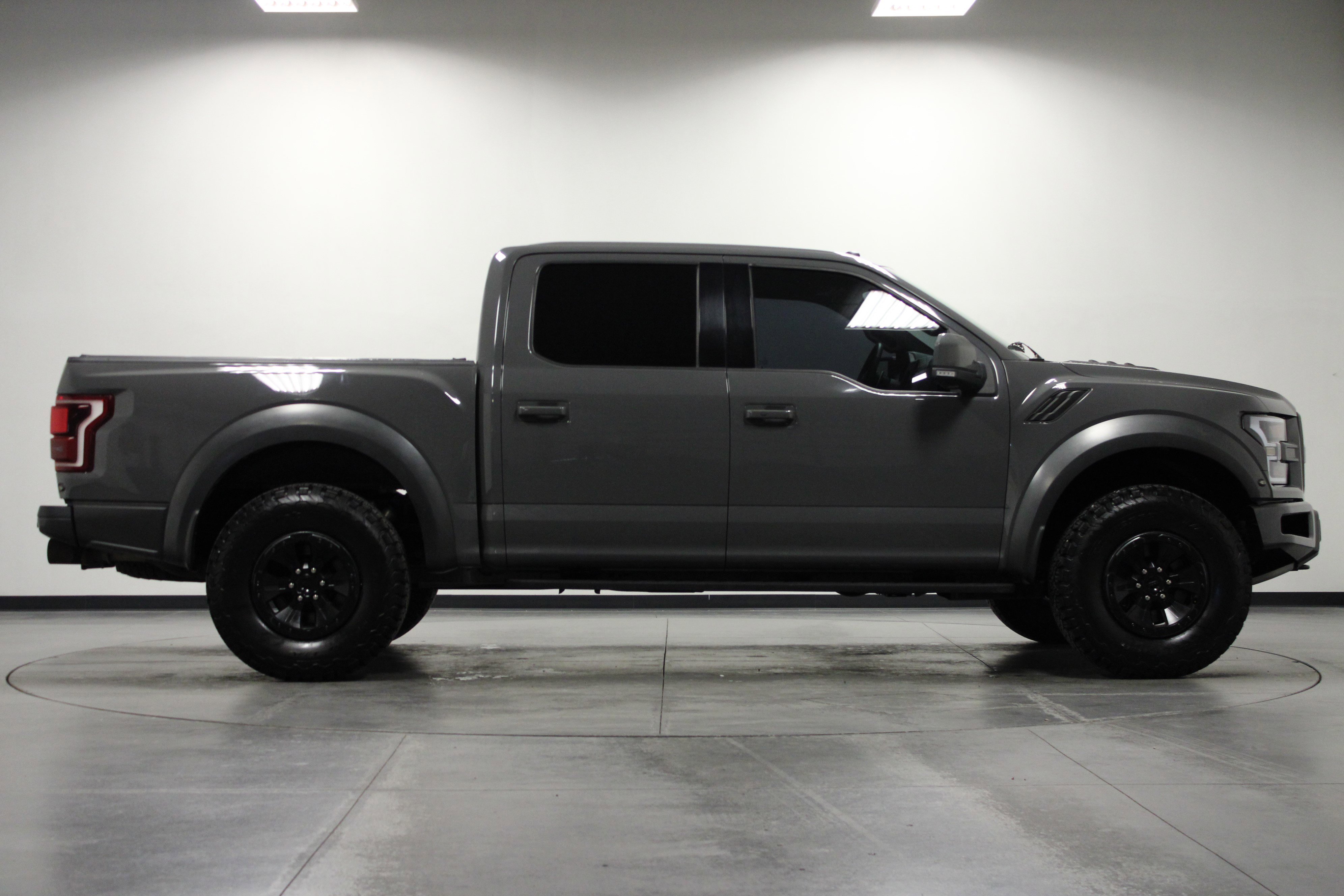 2018 Ford F-150 Raptor photo 2
