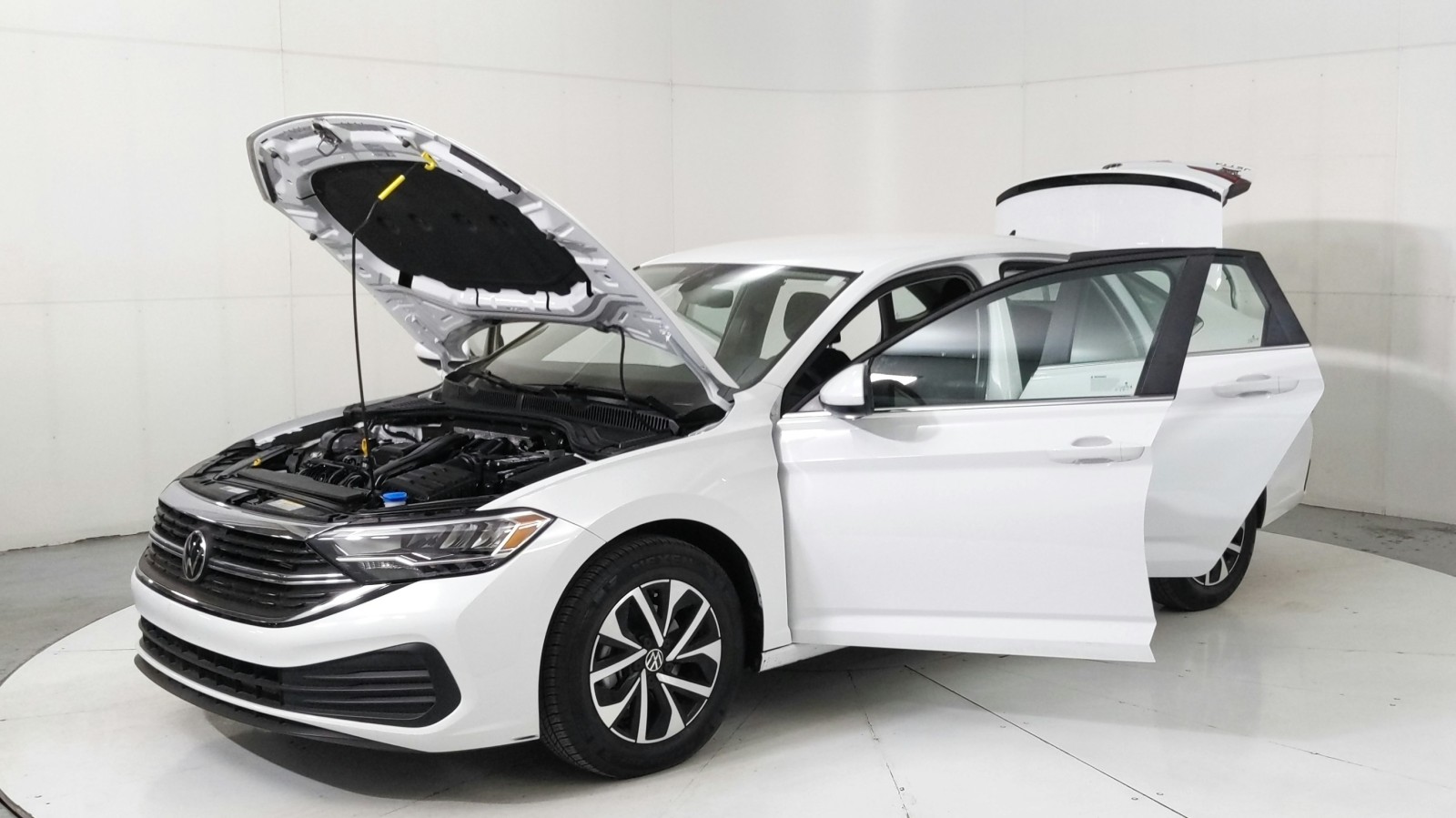 Used 2024 WHITE Volkswagen S image 9