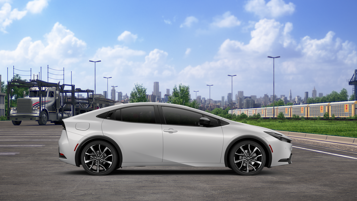 2026 Toyota Prius Plug-in Hybrid XSE photo 12