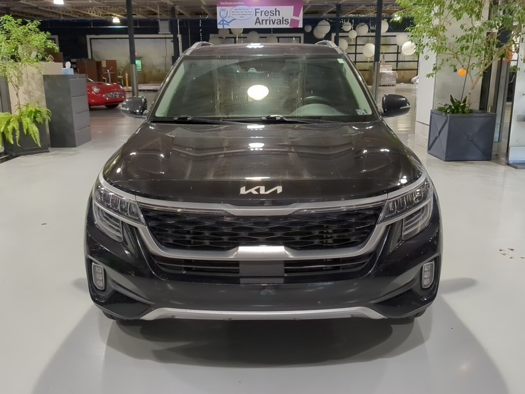 2022 Kia Seltos SX photo 2