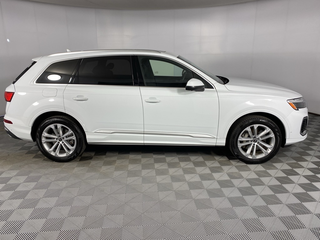 2025 Audi Q7 55 Premium Plus photo 4