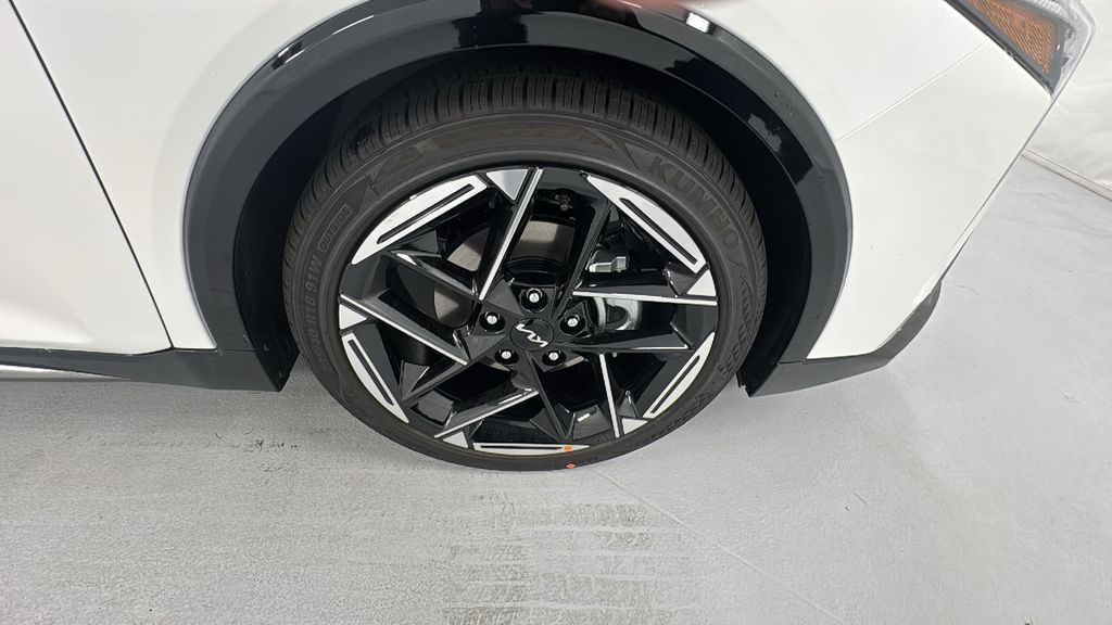 2025 Kia K4 GT-Line photo 9