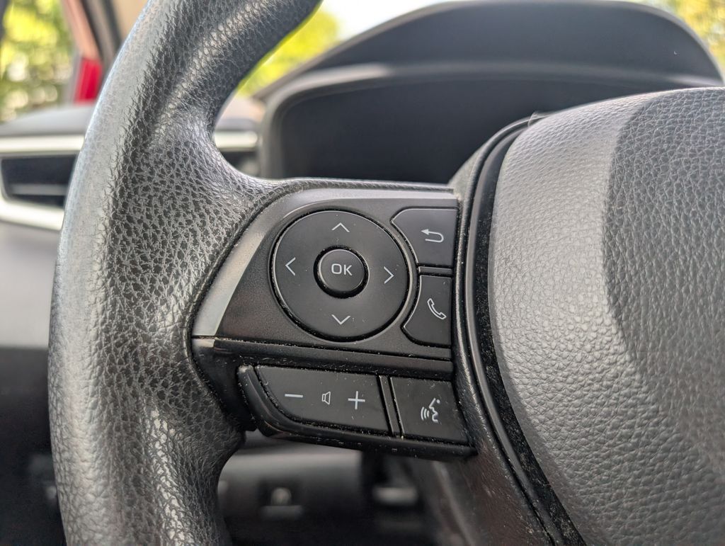 2022 Toyota Corolla LE photo 12