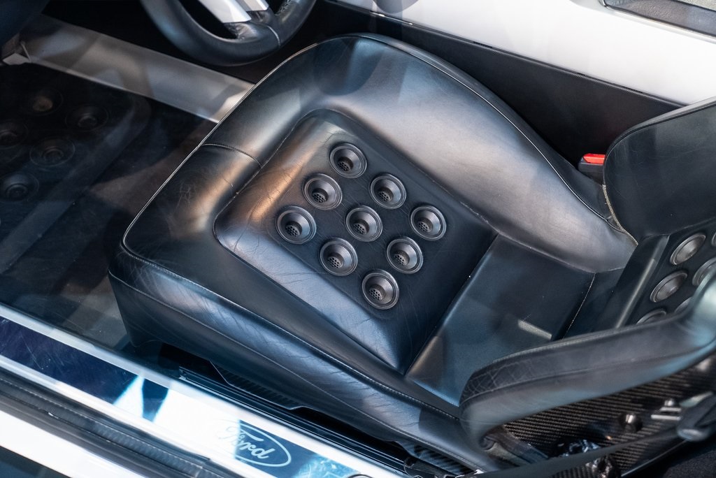 2005 Ford GT Base photo 20