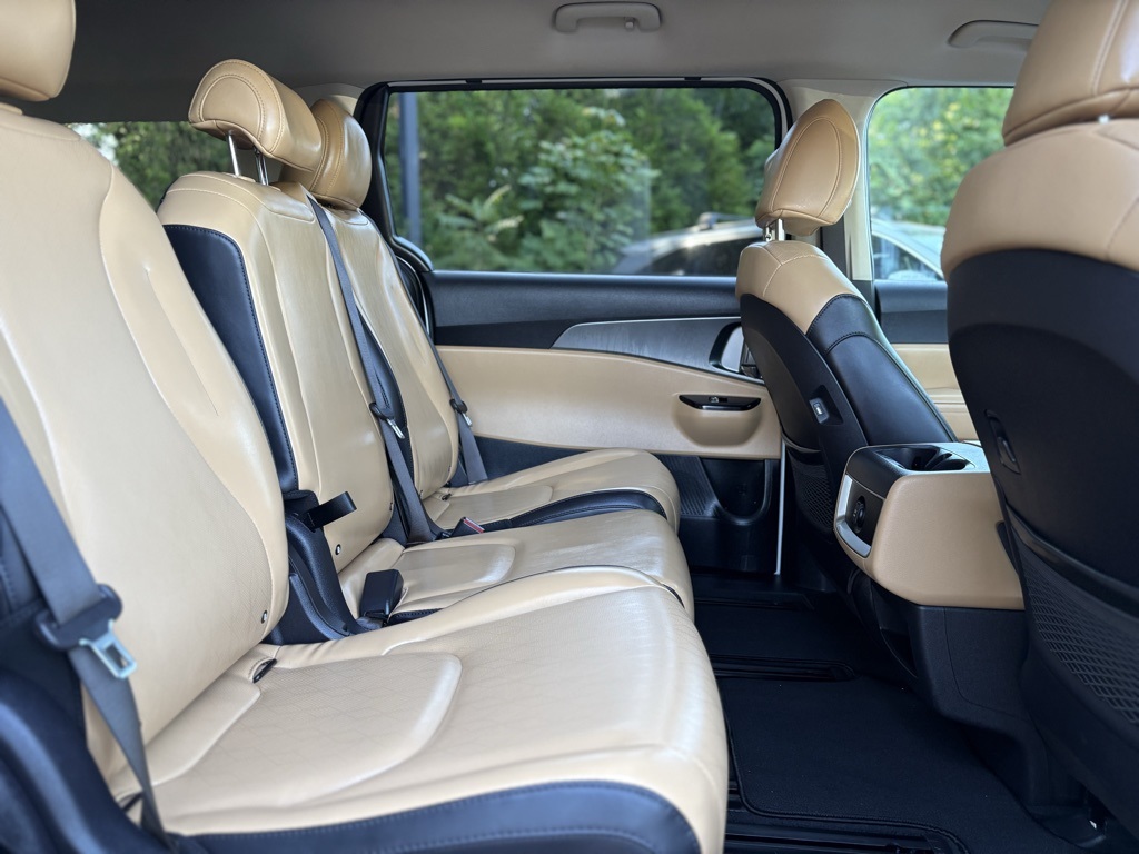 2024 Kia Carnival LX photo 21