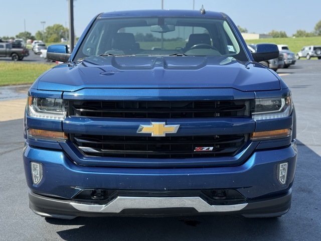 2018 Chevrolet Silverado 1500 LT photo 2