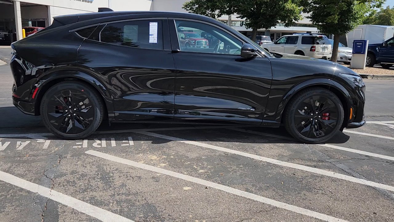 2025 Ford Mustang Mach-E GT photo 9