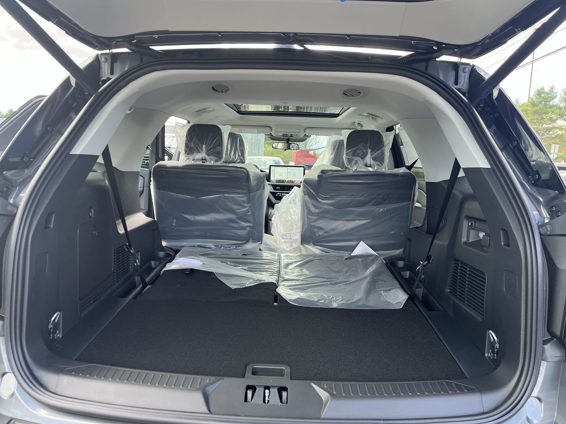 2026 Ford Explorer photo 3